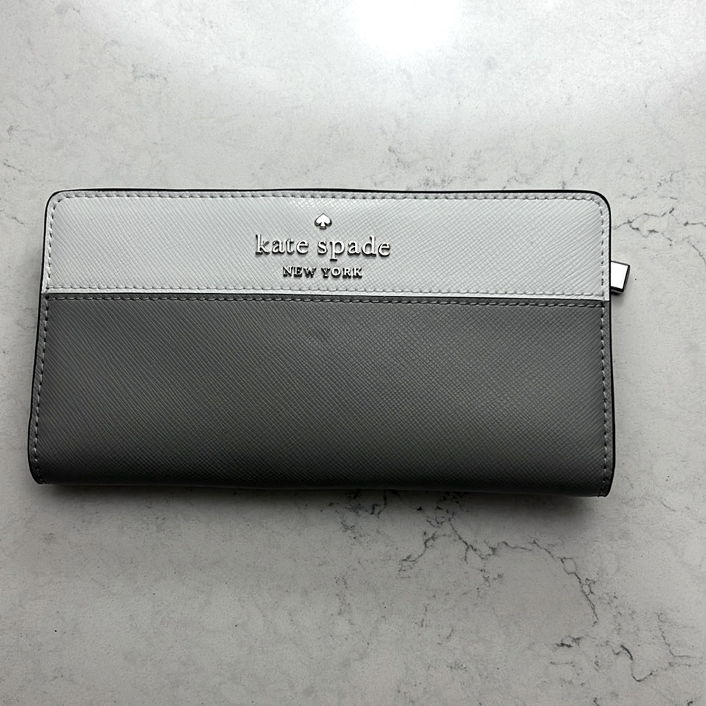 Staci Large Slim Bifold Wallet - Gray & White
